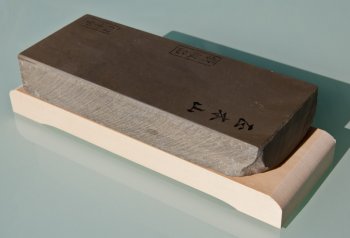 Awaseto Sho-Honyama auf Holzsockel ca. 30mm Grade B