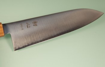 Hatsukokoro VG-5 Hayabusa Wa-Santoku 180mm Oak