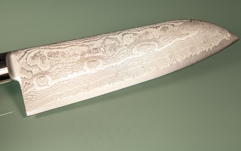 Kiya Hamono SG2 Suminagashi Damascus Santoku 170mm