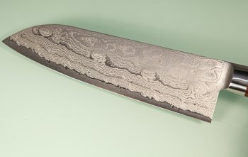 Kiya Hamono SG2 Suminagashi Damascus Santoku 170mm