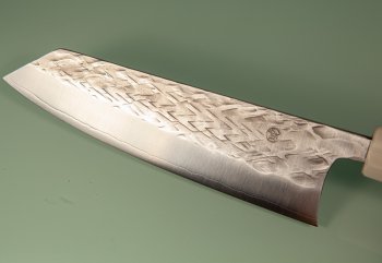 Tadafusa Orca Wa-Bunka 180mm Hammered SLD Ebenholz/helles Bffelhorn