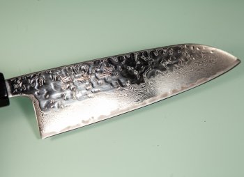 Tsunehisa AUS10 Tsuchime Damascus Wa-Santoku 170mm grau stabilisiert/Bffelhorn