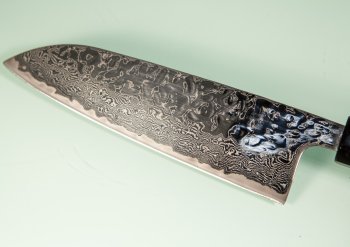 Tsunehisa AUS10 Tsuchime Damascus Wa-Santoku 170mm grau stabilisiert/Bffelhorn