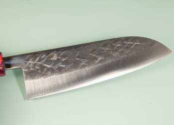 Tadafusa S-43 Wa-Santoku 170mm Hammered SLD rot stabilisiert