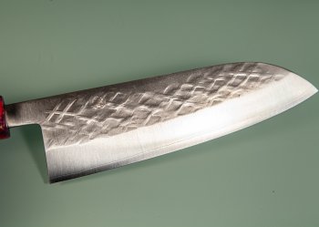 Tadafusa S-43 Wa-Santoku 170mm Hammered SLD rot stabilisiert