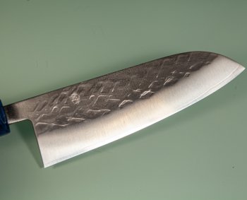 Tadafusa S-43 Wa-Santoku 170mm Hammered SLD blau stabilisiert