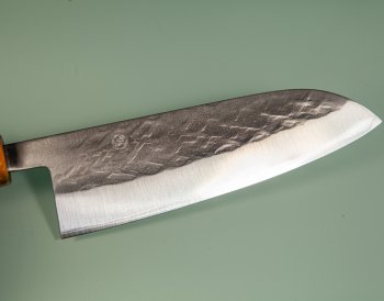 Tadafusa S-43 Wa-Santoku 170mm Hammered SLD gelb stabilisiert