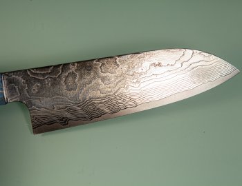 Katayama VG-10 Damascus polished Wa-Santoku 165mm blau stabilisiert