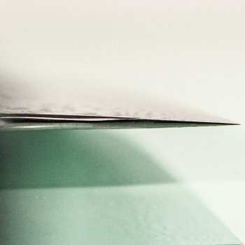 Hatsukokoro Ginga ATS-34 Nickel Damascus Wa-Santoku 185mm blau stabilisiert