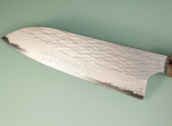 Nigara VG-XEOS Tsuchime Damascus Wa-Santoku 170mm Rosenholz/helles Bffelhorn