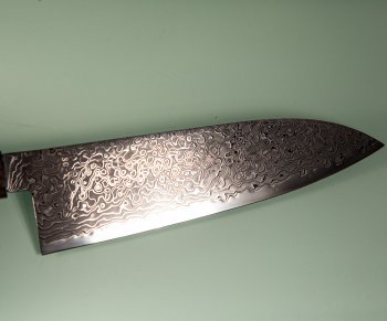 Hatsukokoro Ryuhyo KurozomeSG2 Damascus Wa-Santoku 175mm