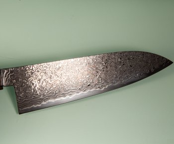 Hatsukokoro Ryuhyo KurozomeSG2 Damascus Wa-Santoku 175mm