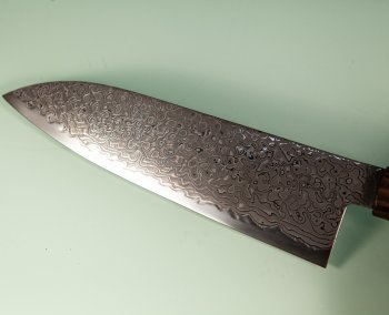 Hatsukokoro Ryuhyo KurozomeSG2 Damascus Wa-Santoku 175mm