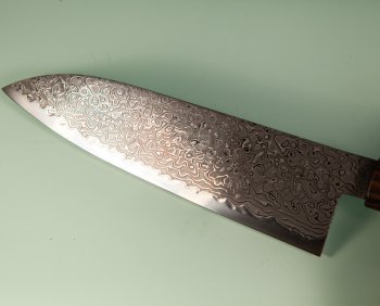Hatsukokoro Ryuhyo KurozomeSG2 Damascus Wa-Santoku 175mm