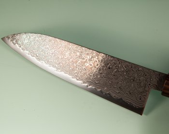 Hatsukokoro Ryuhyo KurozomeSG2 Damascus Wa-Santoku 175mm