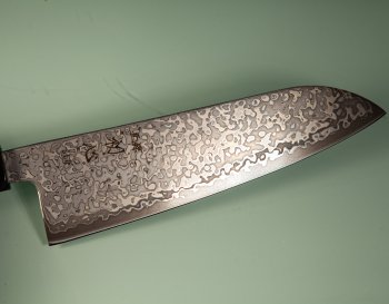 Hatsukokoro Hikari SLD Damascus Kurozome Wa-Santoku 170mm Teak