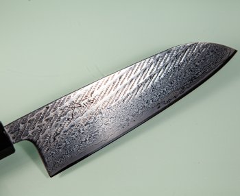 Tsunehisa AUS10 Nawame Damascus Wa-Santoku 170mm Ebony/Buffalo