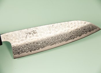 Tsunehisa G3 Tsuchime Damascus Wa-Santoku 170mm Ebony/red