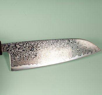 Tsunehisa SRS13 Damascus polished Wa-Santoku 165mm Ebony/red